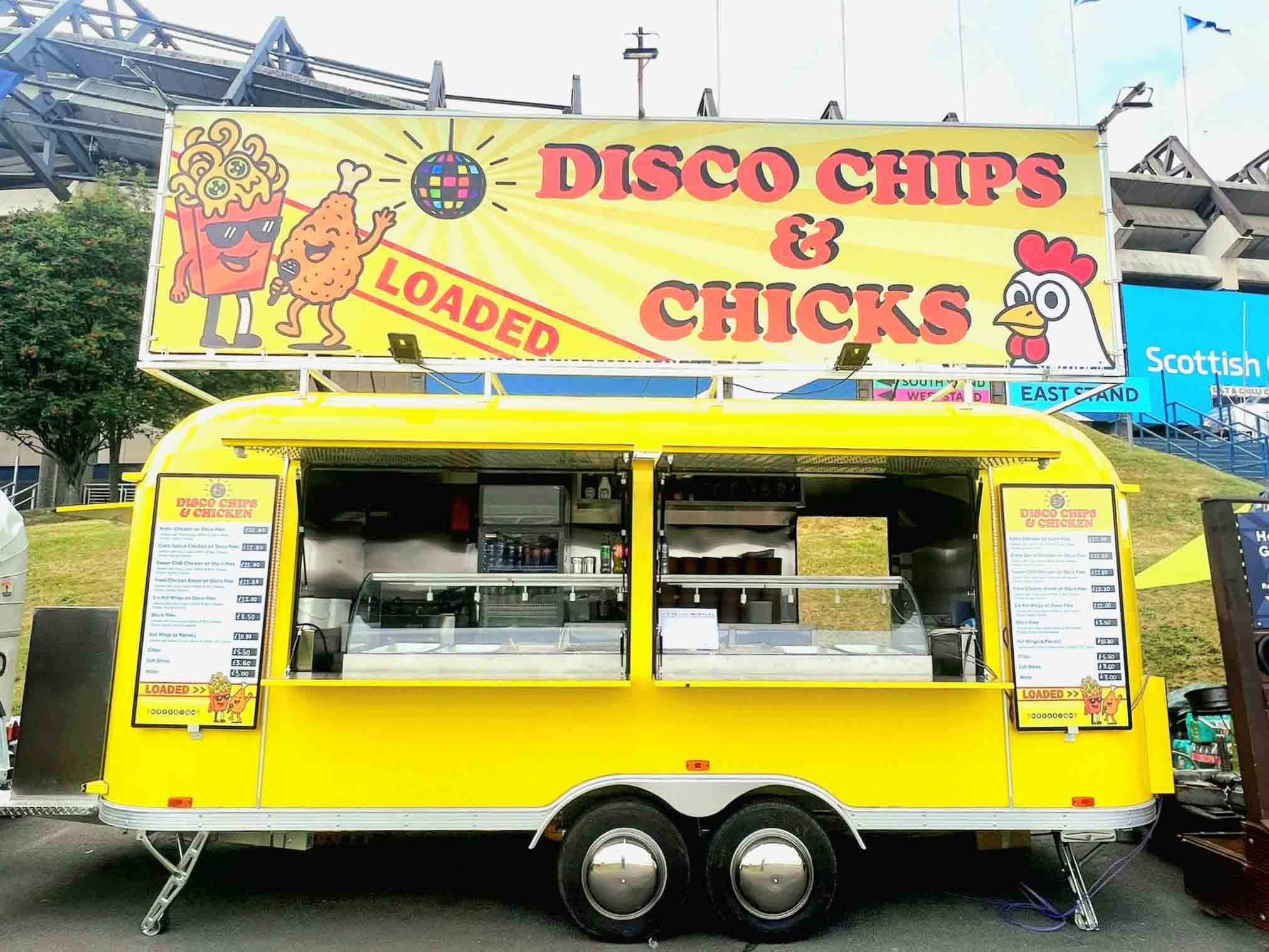 Trailer Food Qingfeng เปิดตัว Stuns! ลูกค้าจับความสุขของการส่งมอบห้องครัวมือถือที่ออกแบบสูง